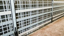 Prelată cu inserție anti-vandal